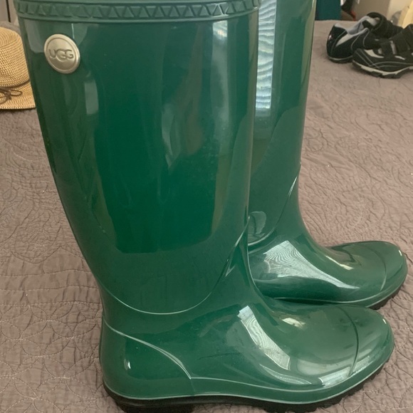 UGG Shoes - Ugg Shaye Rain Boots sz 9